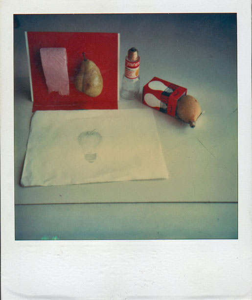 Altes Polaroid mit Arbeiten aus der Studienzeit