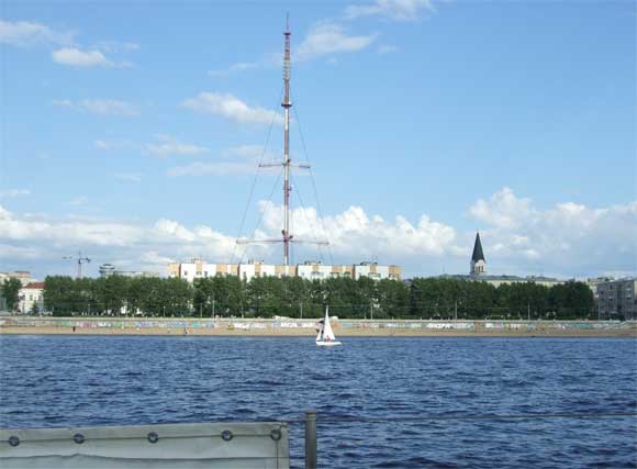 Blick vom Fluss Dwina auf die Stadt Archangelsk