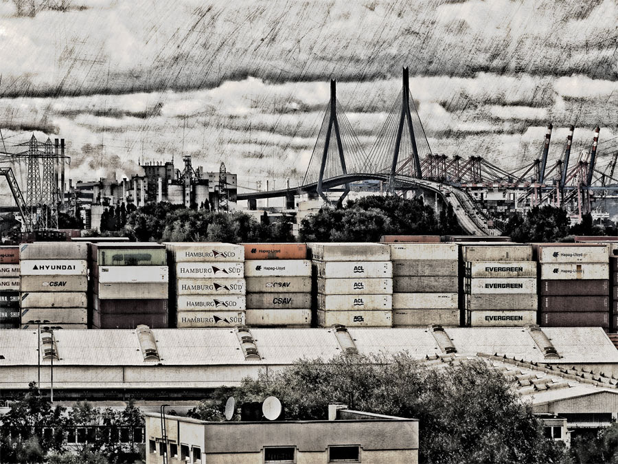 Blick auf die Köhlbrandbrücke in Hamburg
