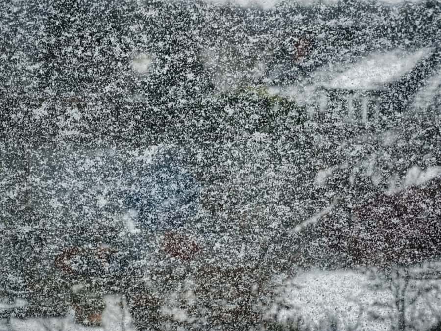 Atelierfenster mit Schnee