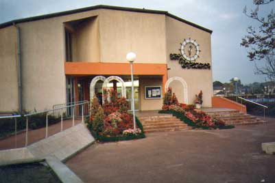 Kulturzentrum in Olivet/Frankreich 1994